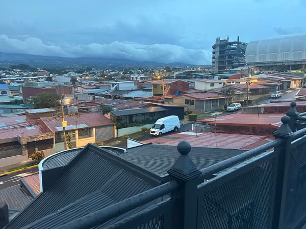 Alquiler de hermosa casa en Heredia Costa Rica a 200 metros del nuevo estadio de Heredia