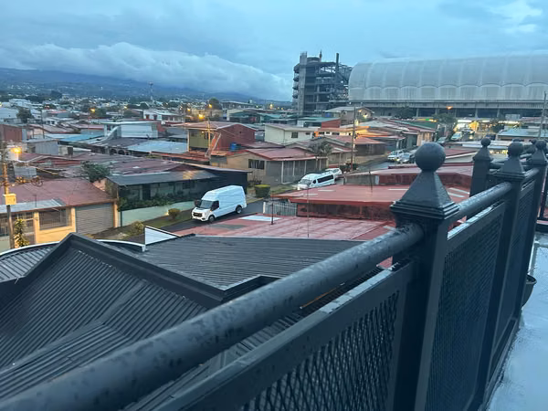Alquiler de hermosa casa en Heredia Costa Rica a 200 metros del nuevo estadio de Heredia