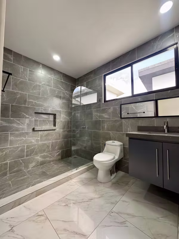 Casa en venta con piscina en Hacienda Los Reyes