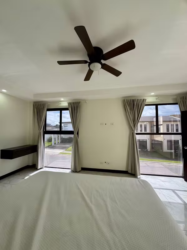 Casa en venta con piscina en Hacienda Los Reyes