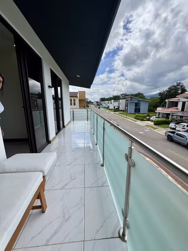 Casa en venta con piscina en Hacienda Los Reyes