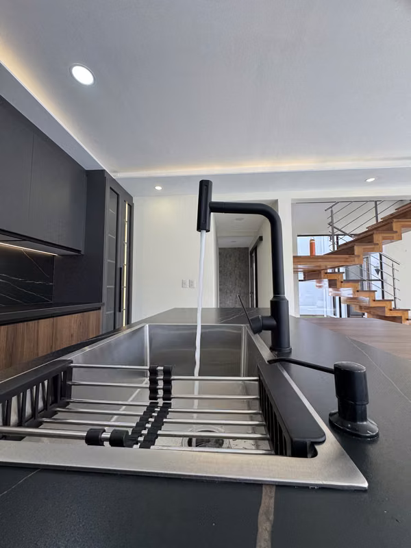 Casa en venta con piscina en Hacienda Los Reyes