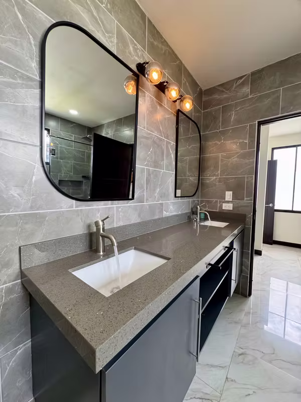 Casa en venta con piscina en Hacienda Los Reyes