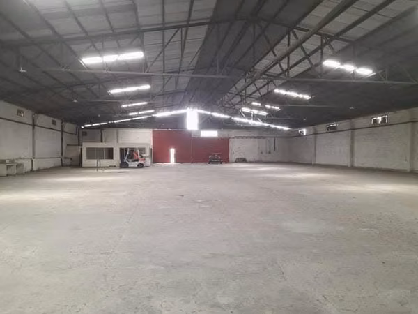 Alquiler de Bodega Comercial en Complejo de Bodegas en Tibás