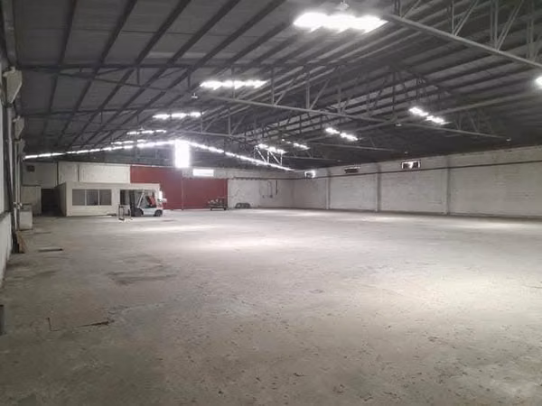 Alquiler de Bodega Comercial en Complejo de Bodegas en Tibás