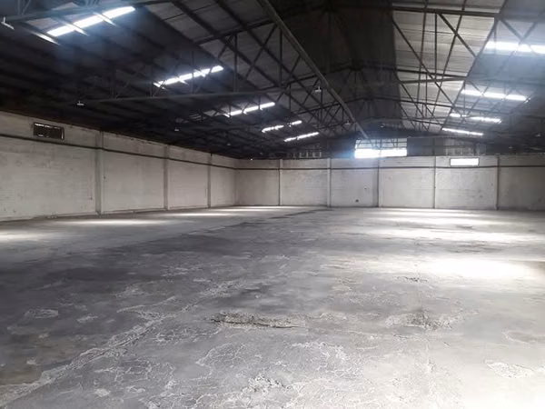 Alquiler de Bodega Comercial en Complejo de Bodegas en Tibás