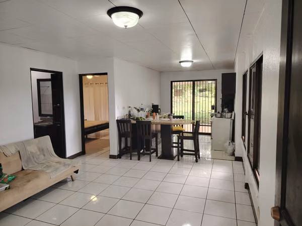 ¡Super Oportunidad en Atenas! Finca de 4 Hectáreas, 2 Casas Independientes y PiscinaPrecio Especial en Combo: $450,000 U