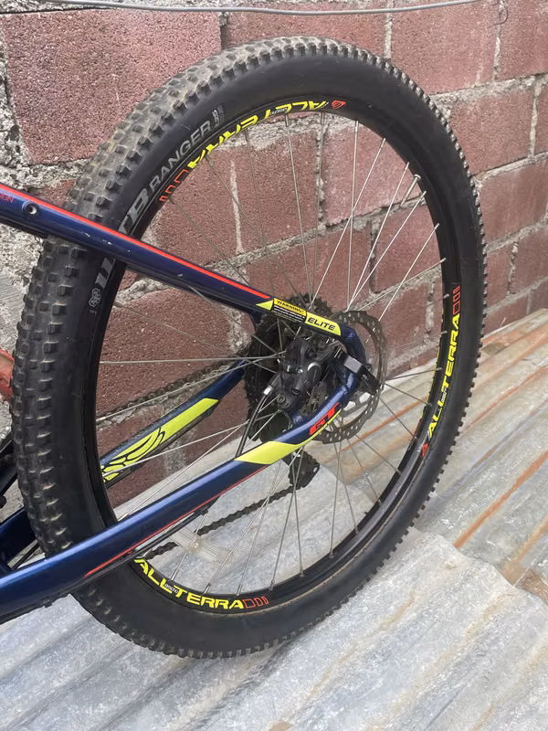 27.5 size M full Shimano Alivio is 2x9v has suspension with lock is 100