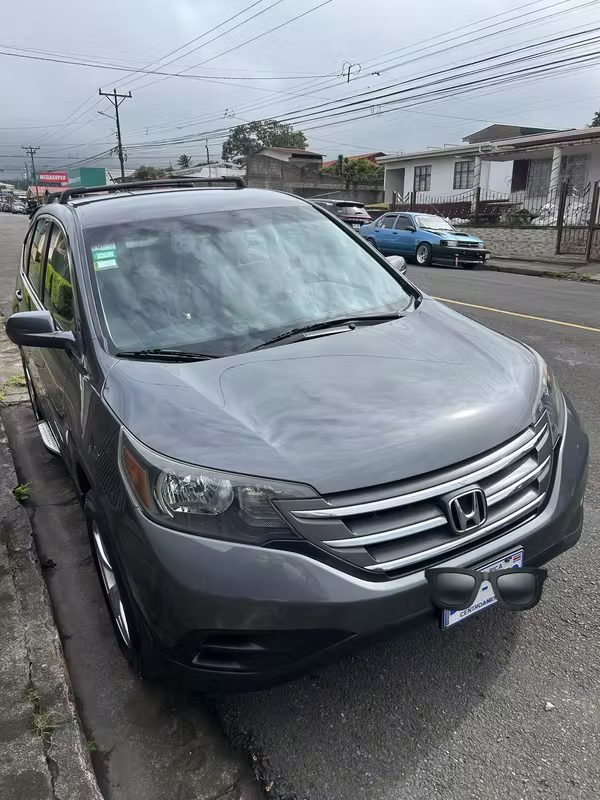 Honda CR-V 2013 Automatic exterior perfect 138,500 km  83,300 miles. Price negotiable. My Whatsapp does not work