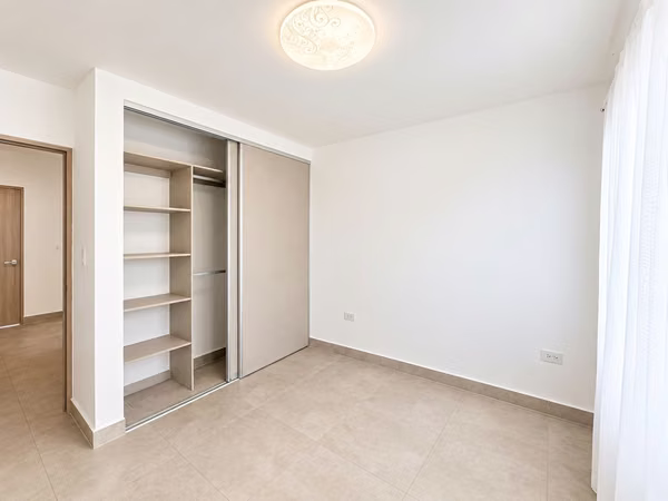 ALQUILER DE CASA, 3 HABITACIONES CON PATIO, CONDOMINIO NAOS