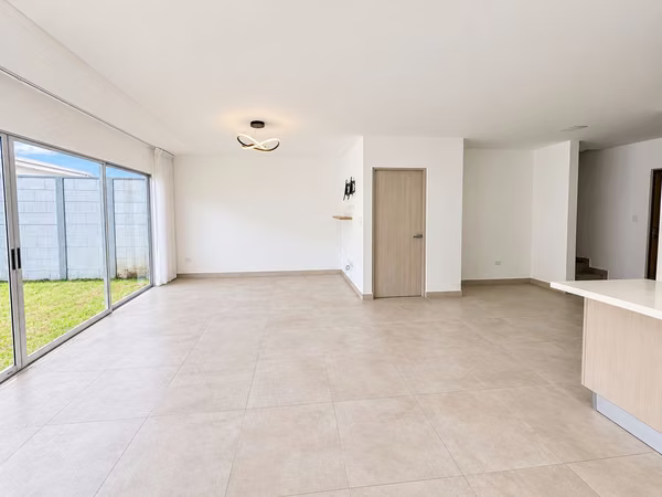 ALQUILER DE CASA EN CONDOMINIO NAOS, 3 HABITACIONES, CON PATIO