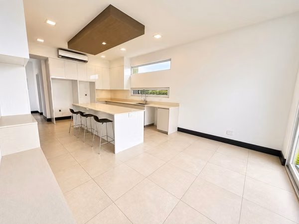 Casa en venta y alquiler en Lindora, Santa Ana