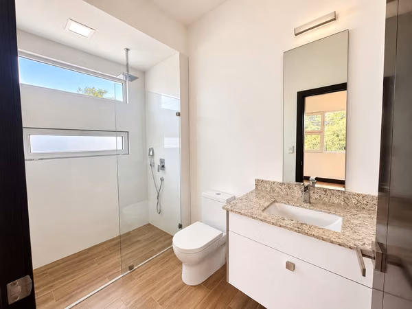 Casa en venta y alquiler en Lindora, Santa Ana