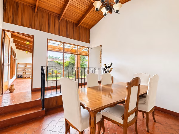 House for sale in La Guaria, Moravia |639 m ² of land and large garden