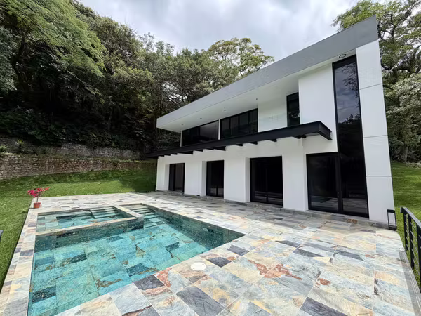 House for sale in condo Hacienda Paraíso Montaña del Sol, Santa Ana