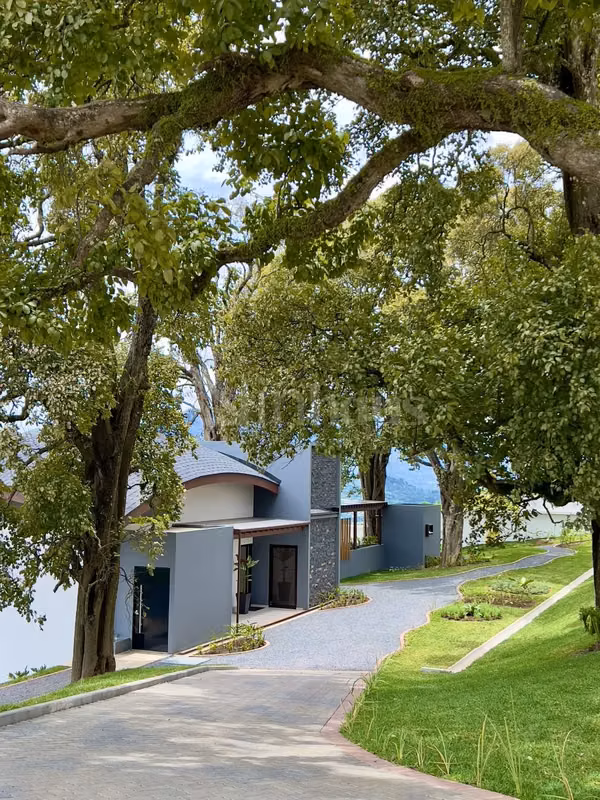 Sale of Lot in the exclusive Acqua Condo