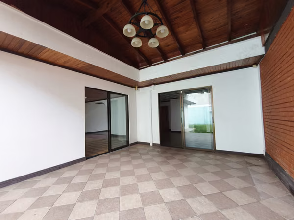 Alquiler. Casa de 1 Nivel. San Rafael - Escazú, San José IK2669