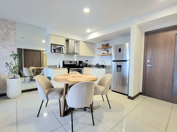 Venta de Apartamento Amueblado y Equipado en la Uruca con Vista