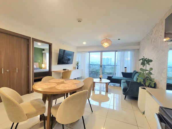 Venta de Apartamento Amueblado y Equipado en la Uruca con Vista