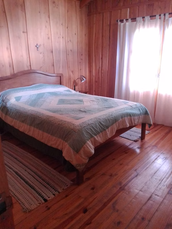 Peaceful country house. 3 bedrooms, 2 bathrooms. Covered patio* has half bath, storage room, built-in grill.