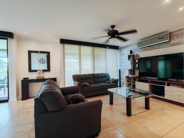 Alquiler de Casa en Santa Ana incluye Electrodomésticos y tiene Habitación de servicio