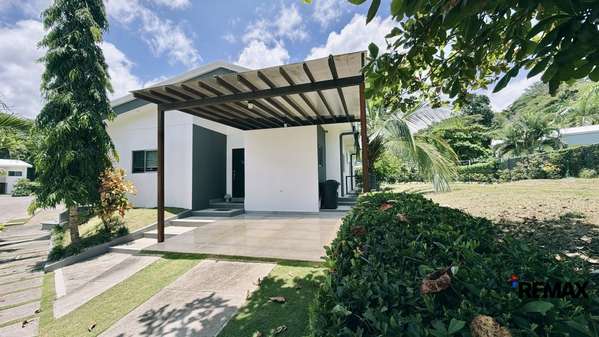 Casa Familiar Tropical Cerca de Playa Jacó