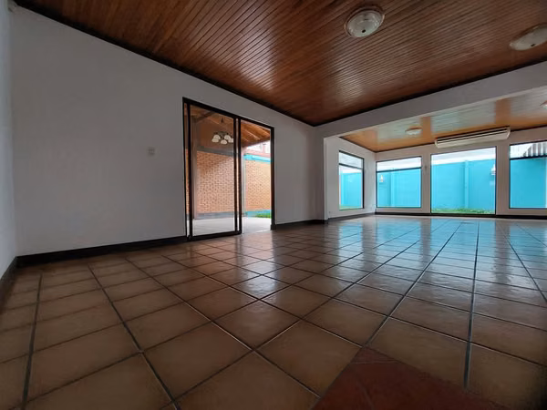 Alquiler. Casa de 1 Nivel. San Rafael - Escazú, San José IK26