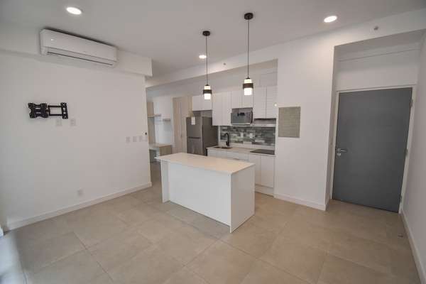 2 BEDROOM APARTMENT WITH WHITE LINE IN SKY GARDEN