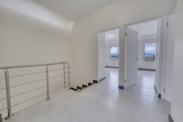 Se Alquila Casa Esquinera en Condominio Altos de Sabanilla, Montes de Oca 3 Habitaciones y Patio Privado NJA1448JB