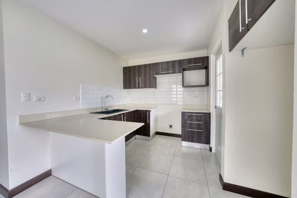Se Alquila Casa Esquinera en Condominio Altos de Sabanilla, Montes de Oca 3 Habitaciones y Patio Privado NJA1448JB