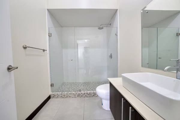Se Alquila Casa Esquinera en Condominio Altos de Sabanilla, Montes de Oca 3 Habitaciones y Patio Privado NJA1448JB
