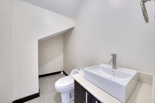 Se Alquila Casa Esquinera en Condominio Altos de Sabanilla, Montes de Oca 3 Habitaciones y Patio Privado NJA1448JB