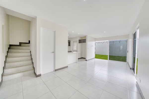 Se Alquila Casa Esquinera en Condominio Altos de Sabanilla, Montes de Oca 3 Habitaciones y Patio Privado NJA1448JB