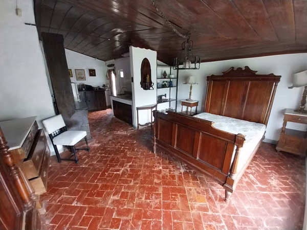 Casa amueblada en alquiler en Piedades, Santa Ana: una residencia con carácter tradicional (ref : 102)