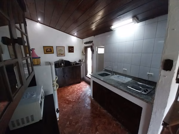 Casa amueblada en alquiler en Piedades, Santa Ana: una residencia con carácter tradicional (ref : 102)