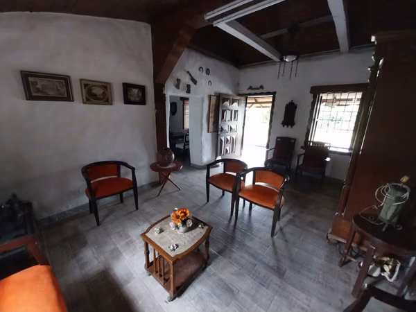 Casa amueblada en alquiler en Piedades, Santa Ana: una residencia con carácter tradicional (ref : 102)