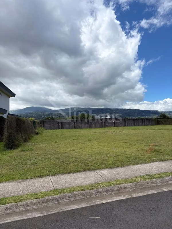 Id 43136 Exclusivo lote en venta en Condominio El Herrán
