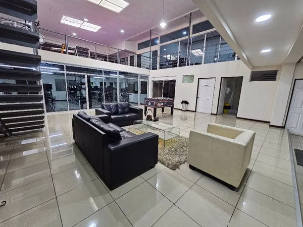 Edificio en Venta en Curridabat | Ideal para Oficinas