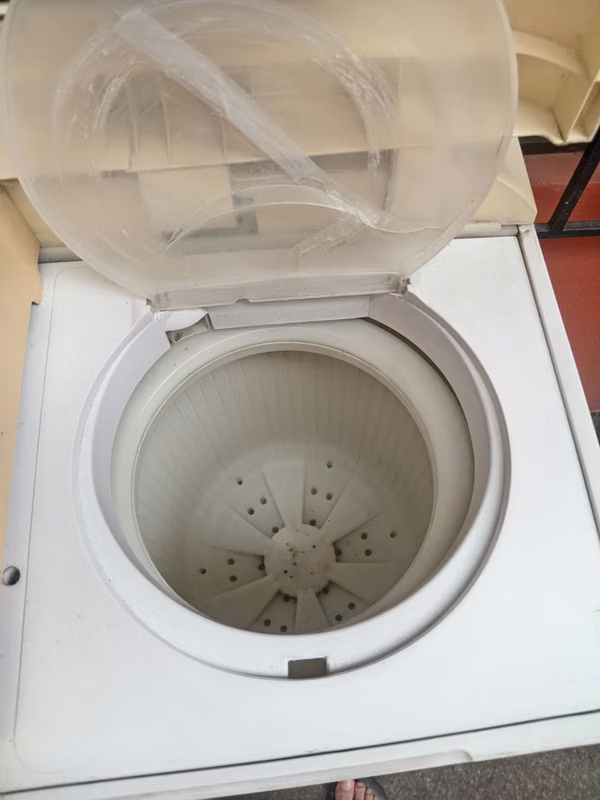 2 Samsung and LG washing machines 11 kilos Samsung and 15 kilos LG