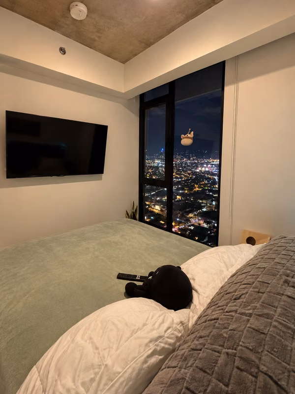 Apartamento Full Amueblado | Vista Panorámica de San José + Balcón | Listo para Mudarse