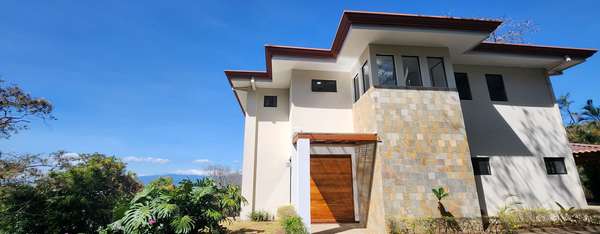 Sale House Brazil of Mora: Panoramic view, Privacy and Spacious Garden