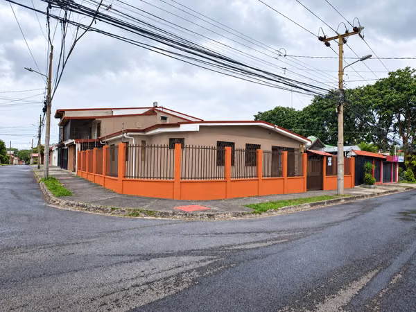 For sale one-storey house in Desamparados, Salitral