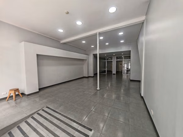 SE ALQUILA AMPLIO LOCAL COMERCIAL EN SAN JOSÉ CENTRO