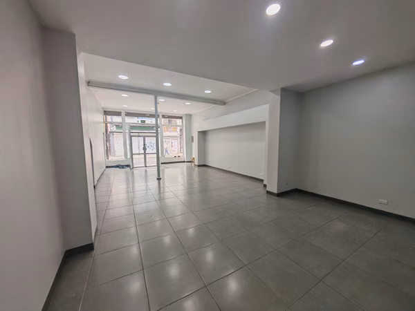 SE ALQUILA AMPLIO LOCAL COMERCIAL EN SAN JOSÉ CENTRO