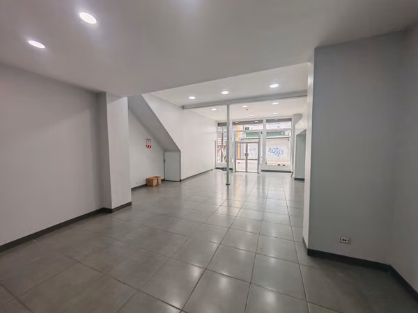 SE ALQUILA AMPLIO LOCAL COMERCIAL EN SAN JOSÉ CENTRO