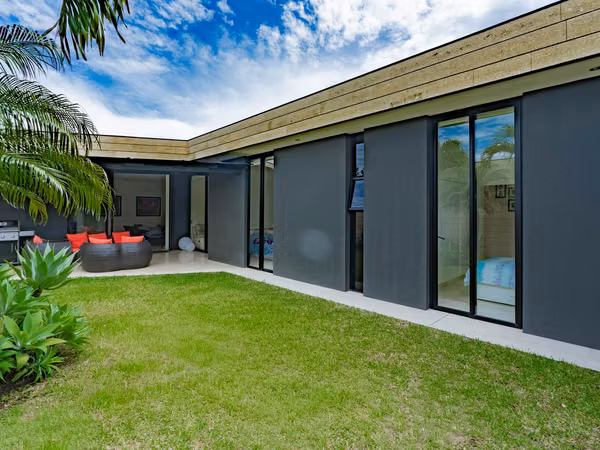 Casa en Dendera Lindora de una planta con jardín y amenidades | $540.000