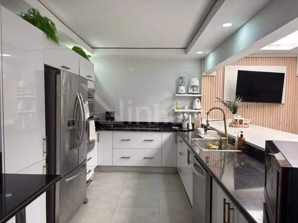 Venta de casa en Lomas de Ayarco.