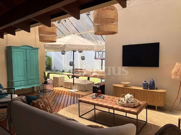 Venta de casa en Lomas de Ayarco.