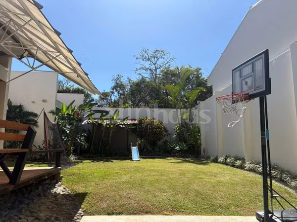 Venta de casa en Lomas de Ayarco.
