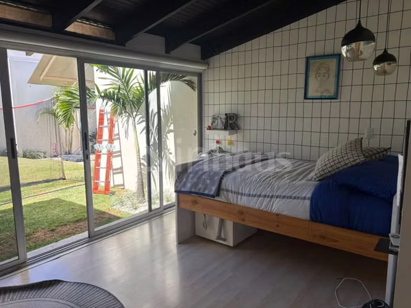 Venta de casa en Lomas de Ayarco.